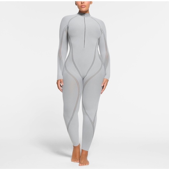 SKIMS Other - SKIMS Light Gray Long Sleeve first layer ski Bodysuit